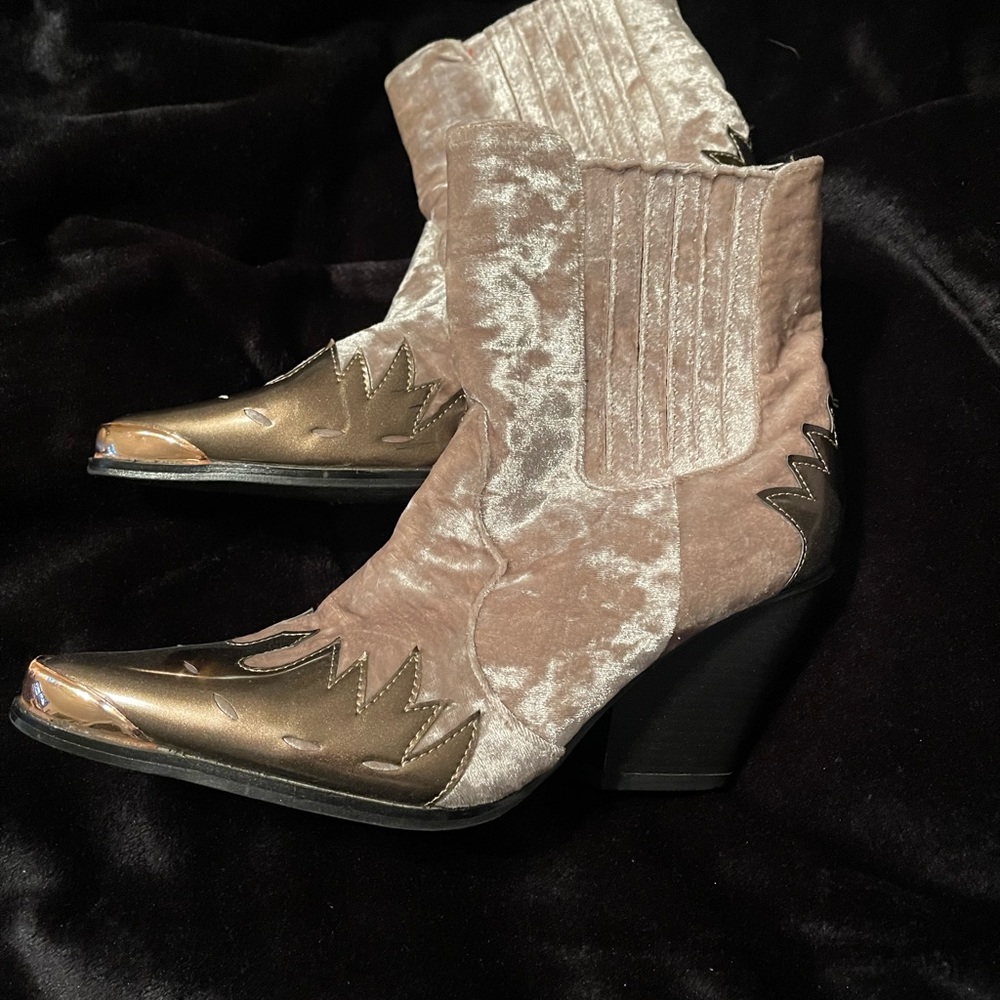 Cape Robbin Booties Size 8 - image 2